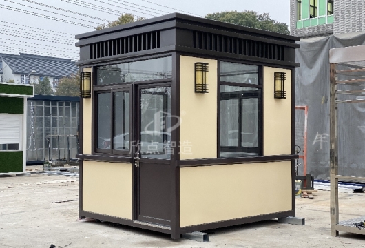 崗?fù)さ臉邮叫螤钣心膸追N？